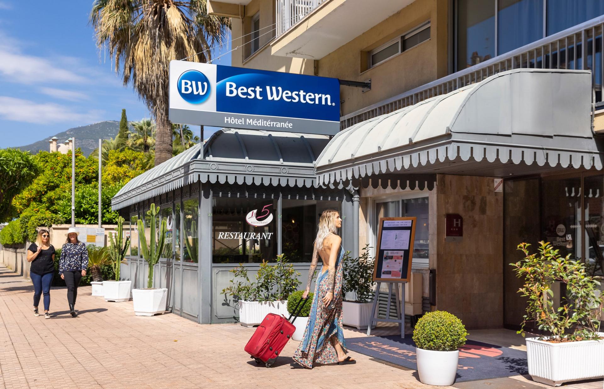 Hotel Mediterannée Menton - Facade