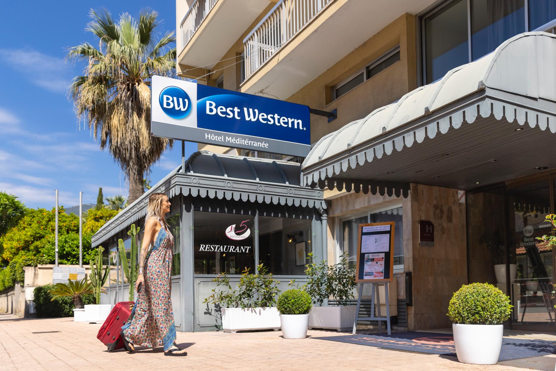 Hotel Mediterannée Menton - Frontage