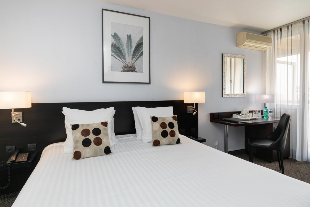 Hôtel Mediterrannée Menton - Room