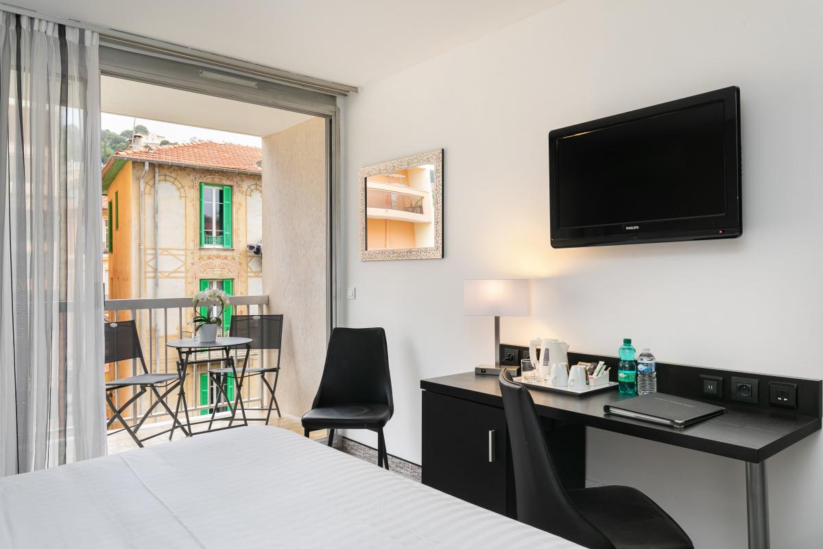 Hôtel Mediterrannée Menton - Room