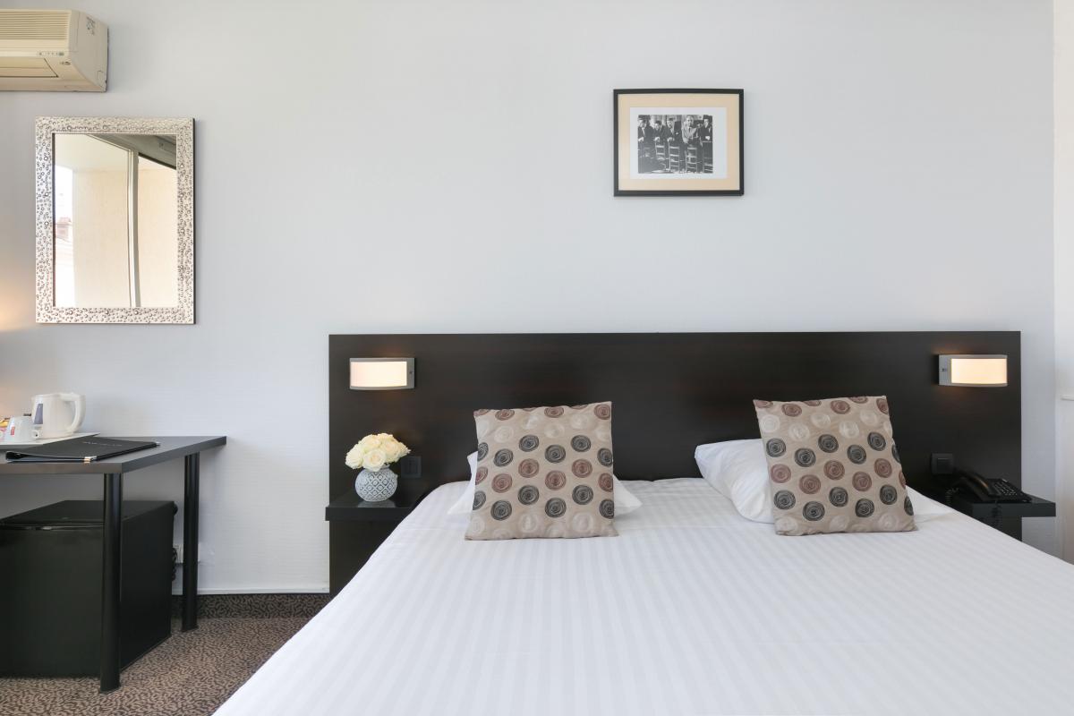 Hôtel Mediterrannée Menton - Room