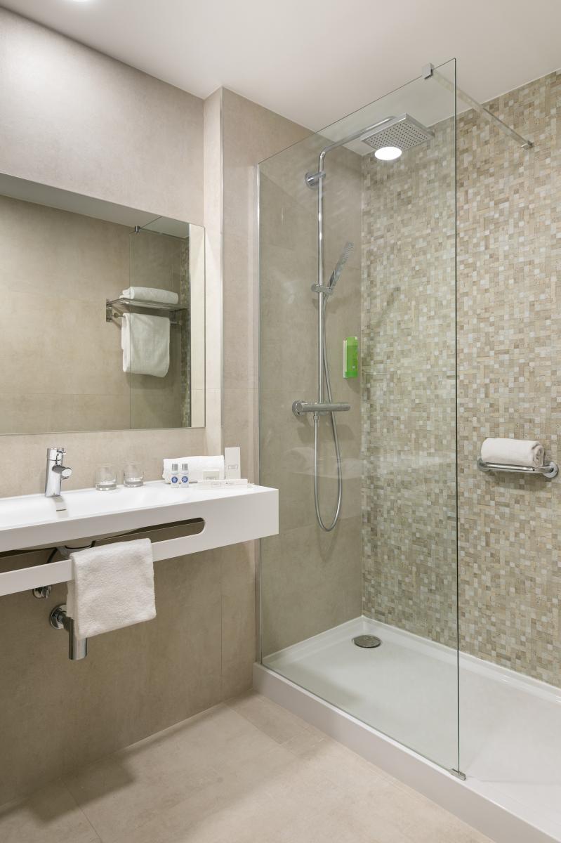 Hôtel Mediterrannée Menton - Room