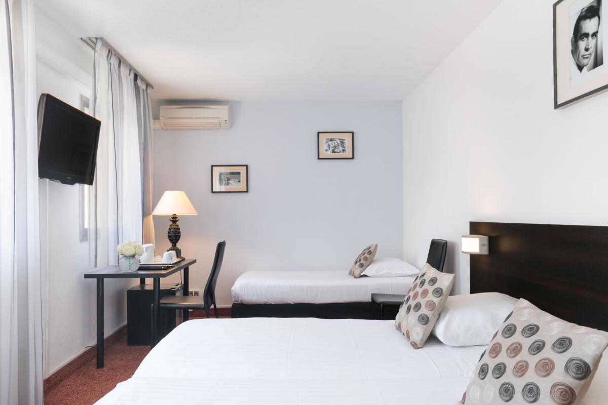 Hôtel Mediterrannée Menton - Room