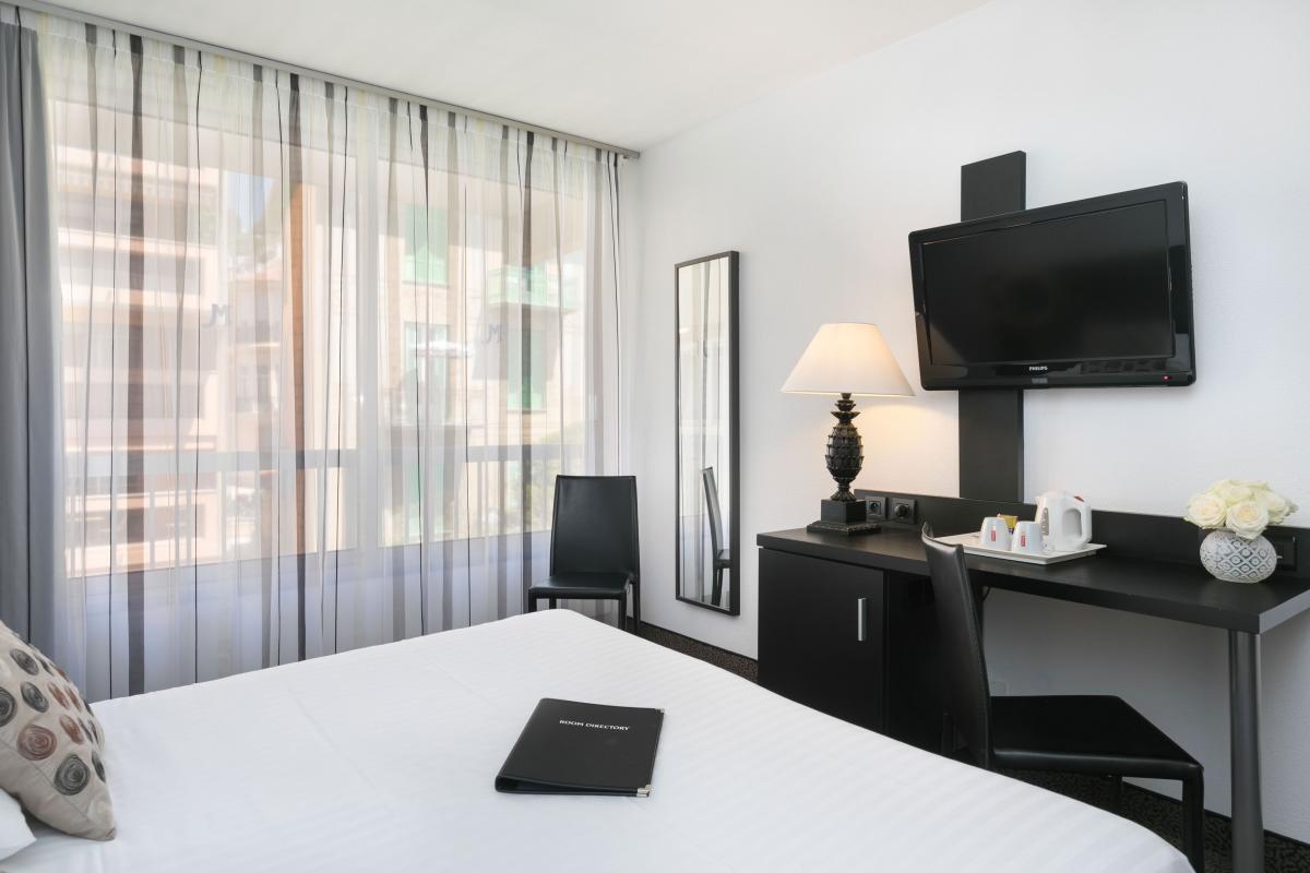 Hôtel Mediterrannée Menton - Room