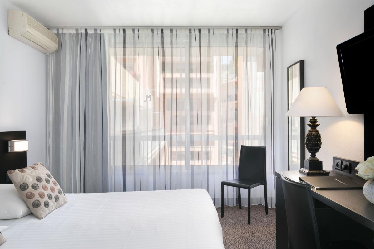 Hôtel Mediterrannée Menton - Room