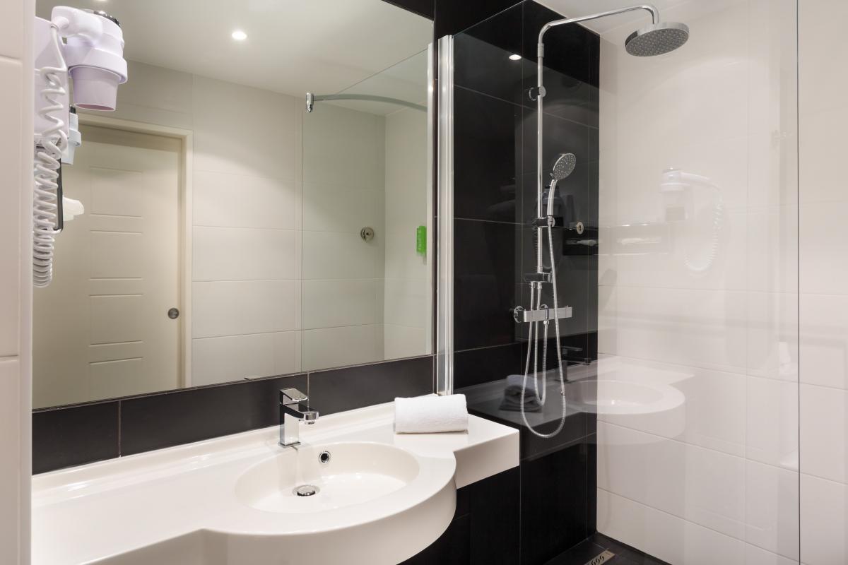 Hôtel Mediterrannée Menton - Room