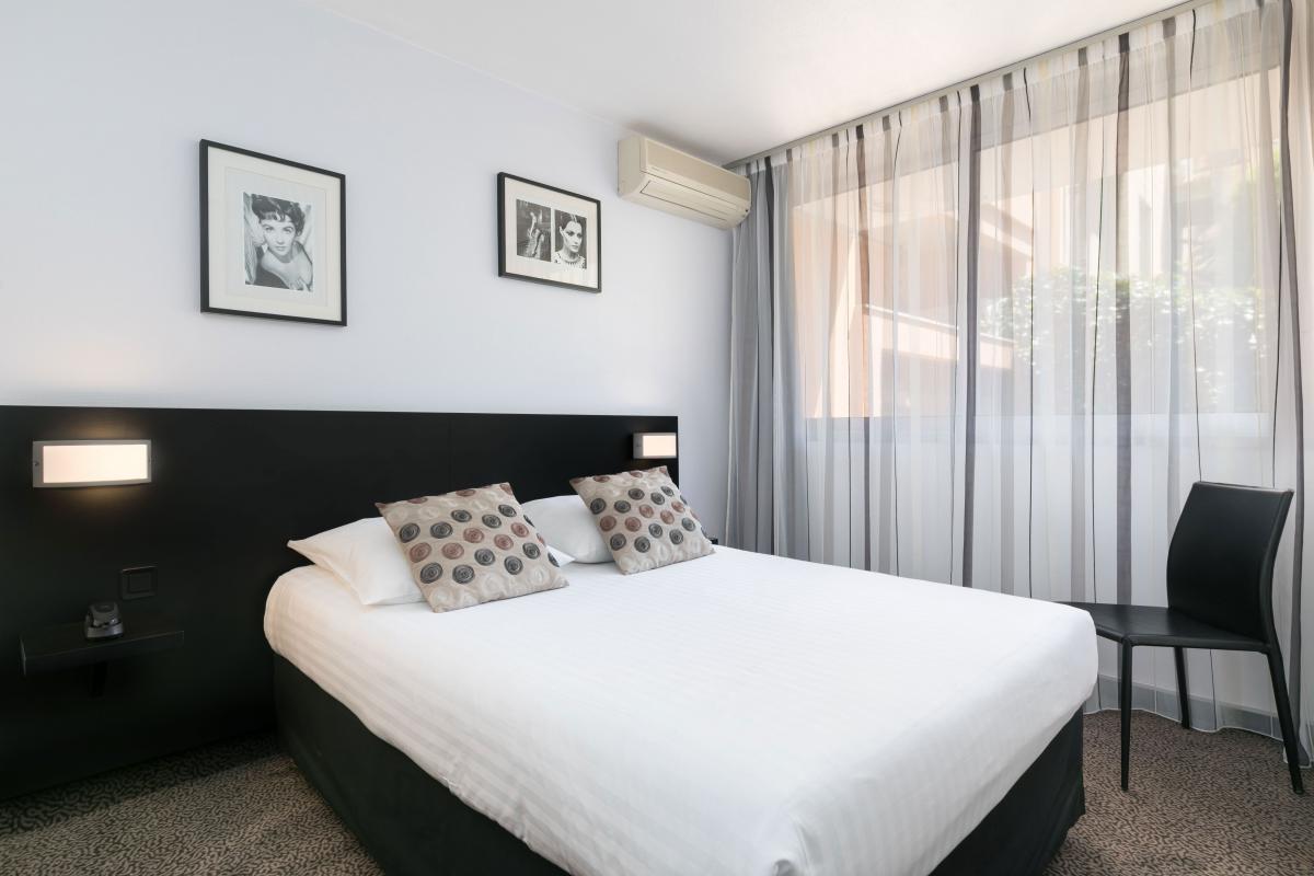 Hôtel Mediterrannée Menton - Room