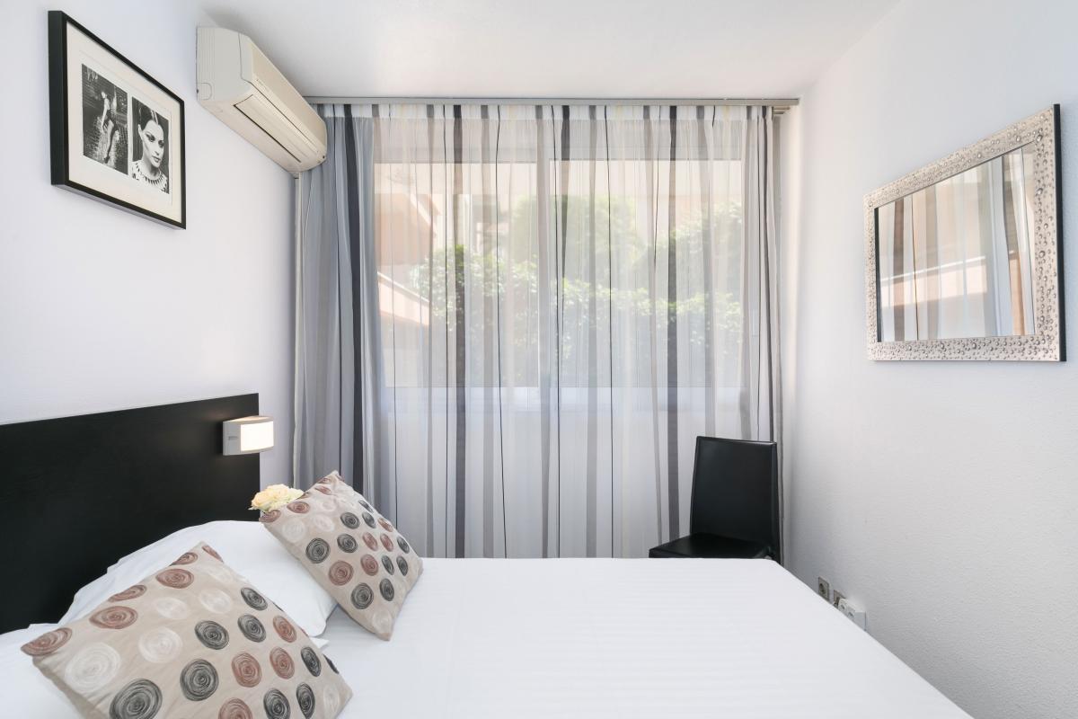 Hôtel Mediterrannée Menton - Room